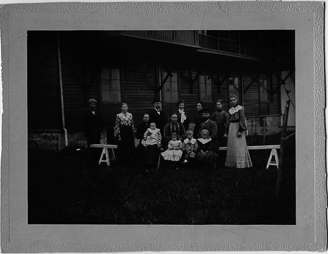 Colldén Family & Workers c1894